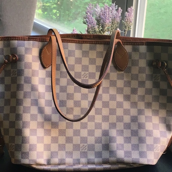 Louis Vuitton Handbags - Louis Vuitton neverfull medium bag